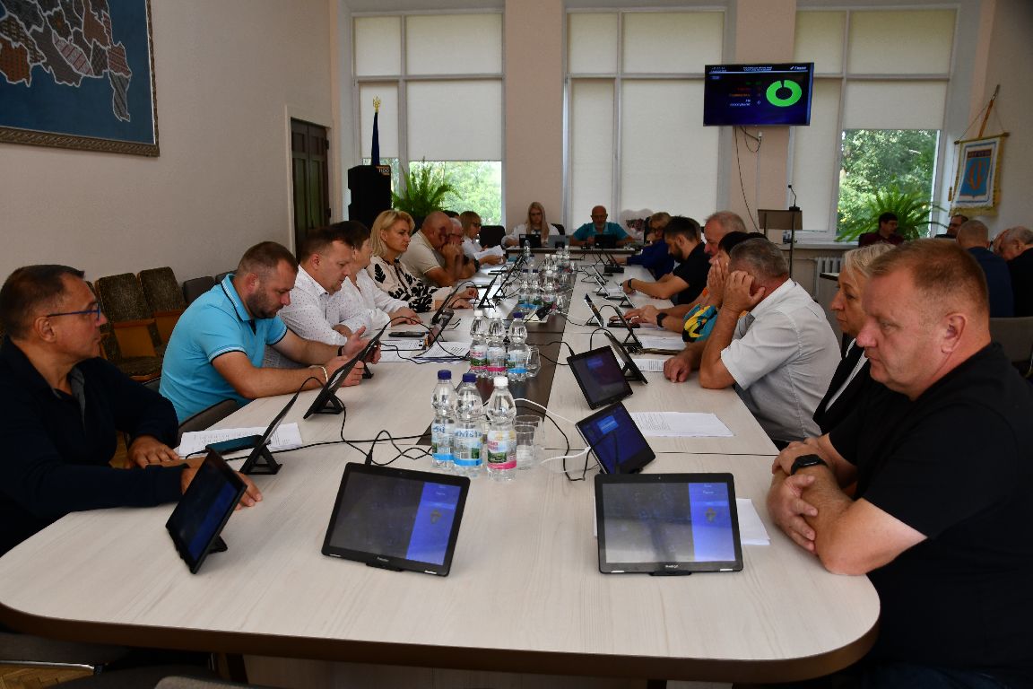 Відбулося ІІ пленарне засідання 76-ї сесії міської ради: депутати...